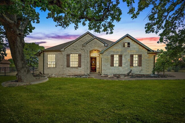 577 Shelf Rock Road, Driftwood, TX 78619 photo 2