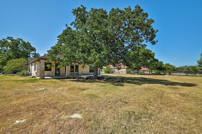 577 Shelf Rock Road, Driftwood, TX 78619 photo 3