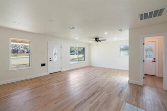2205 Elmwood Blvd Dallas, TX 75224 photo 4