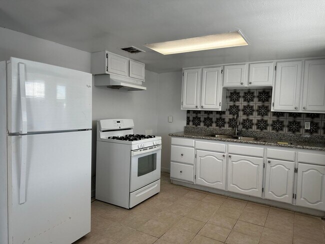 14005 N Palm St El Mirage, AZ 85335 photo 2