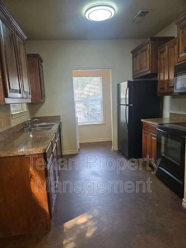 3705 Mandy Dr Granbury, TX 76048 photo 3
