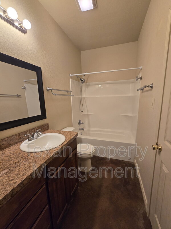 3705 Mandy Dr Granbury, TX 76048 photo 5
