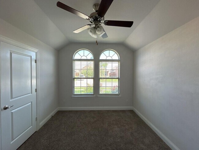 11121 Cobalt Drive, Aubrey, TX 76227 photo 2