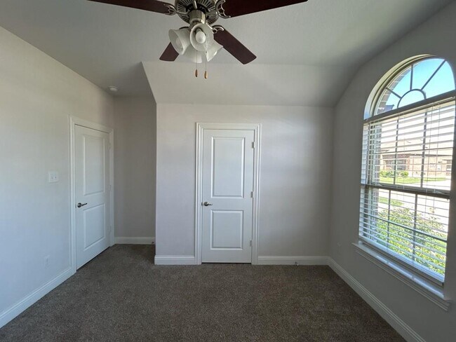 11121 Cobalt Drive, Aubrey, TX 76227 photo 3