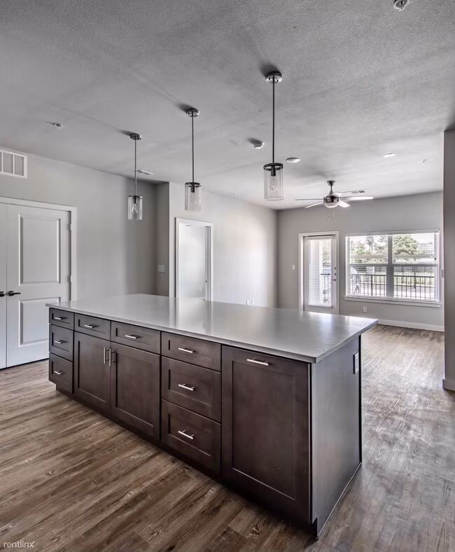 1706 W Pecan St Pflugerville, TX 78660 photo 2