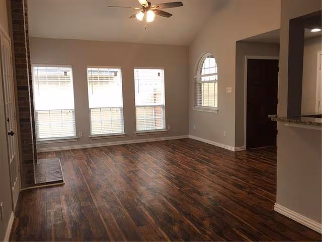 2124 Avignon Dr Carrollton, TX 75007 photo 3