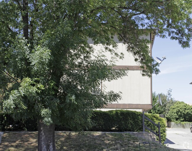 40922 Lincoln Street - 4 photo 3