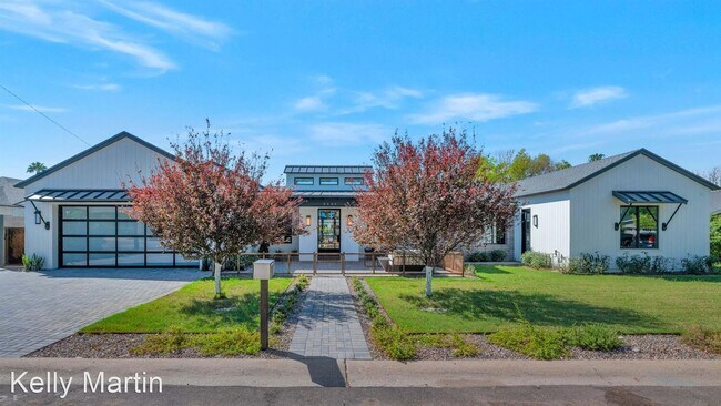 4327 E Indianola Ave photo 2