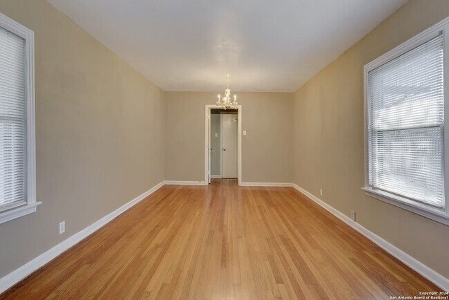 1322 W Malone Ave San Antonio, TX 78225 photo 5
