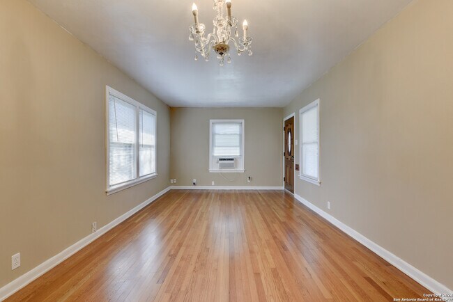 1322 W Malone Ave San Antonio, TX 78225 photo 3