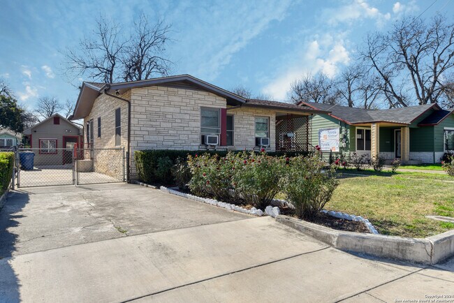 1322 W Malone Ave San Antonio, TX 78225 photo 2