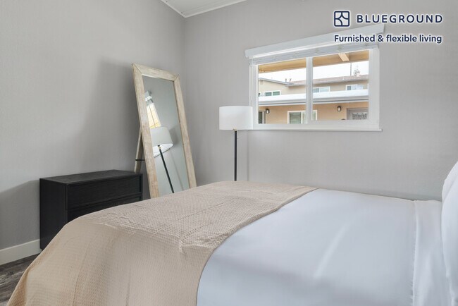 727 Layne Ct Palo Alto, CA 94306 photo 3