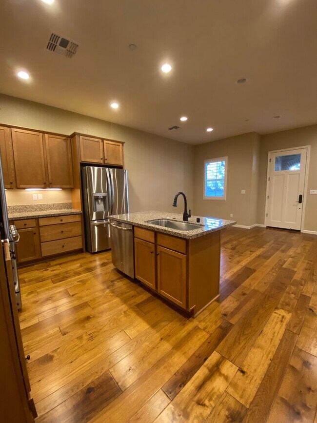 1053 Catalina Dr Livermore, CA 94550 photo 4