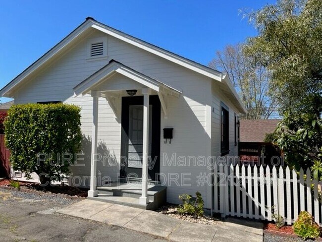 617 Walnut St Petaluma, CA 94952 photo 2