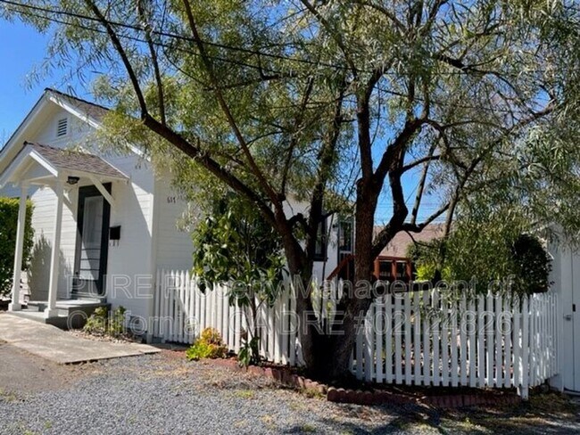 617 Walnut St Petaluma, CA 94952 photo 3
