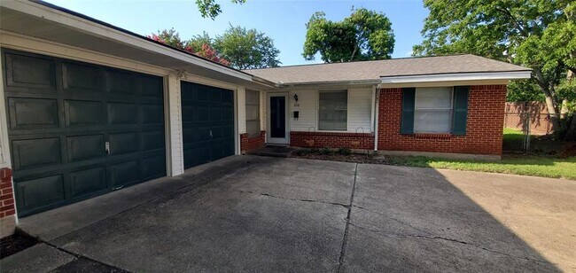 616 Cambridge Dr Richardson, TX 75080 photo 2
