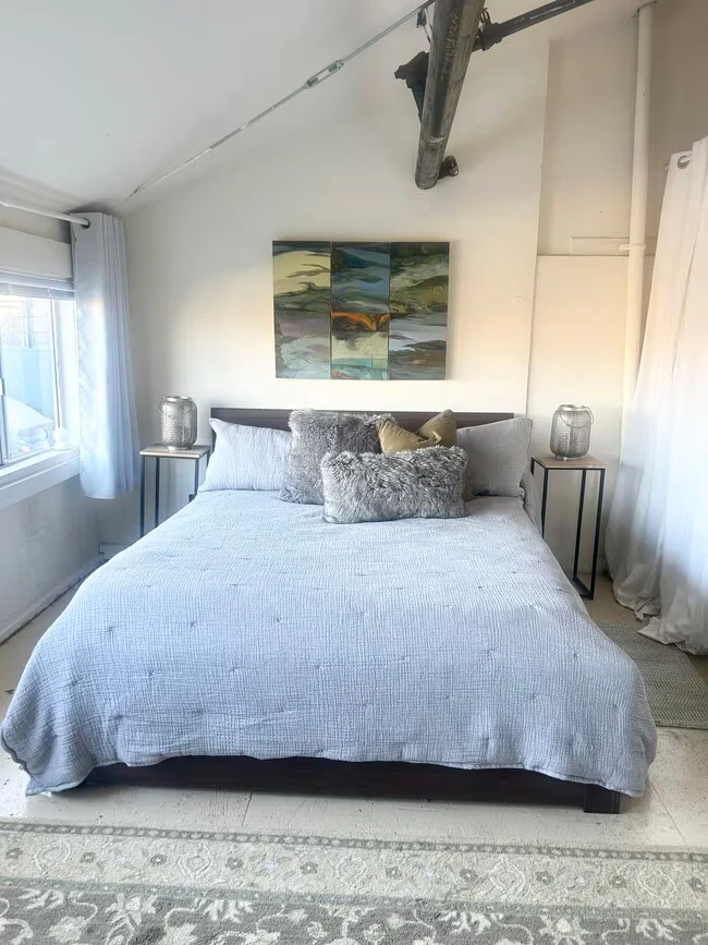 0BR/1BA Loft on Ford Street · Oakland photo 3