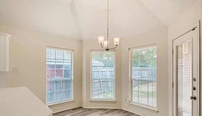 5500 Archwood Ln Arlington, TX 76017 photo 4