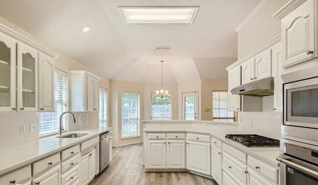 5500 Archwood Ln Arlington, TX 76017 photo 2