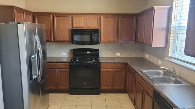3522 Palmetto Pass San Antonio, TX 78245 photo 3