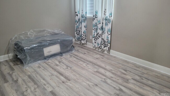 3522 Palmetto Pass San Antonio, TX 78245 photo 2