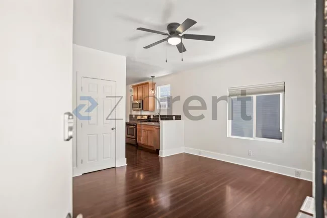 Unit 1104 photo 2