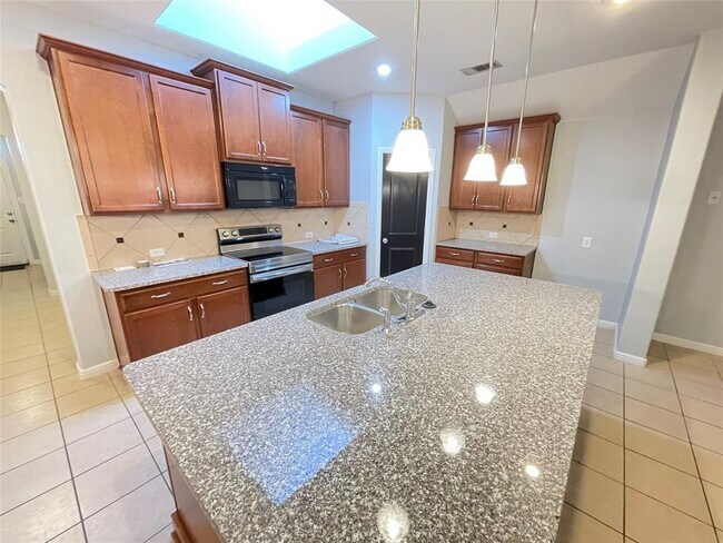 633 Goldstone Lane, Fort Worth, TX 76131 photo 4