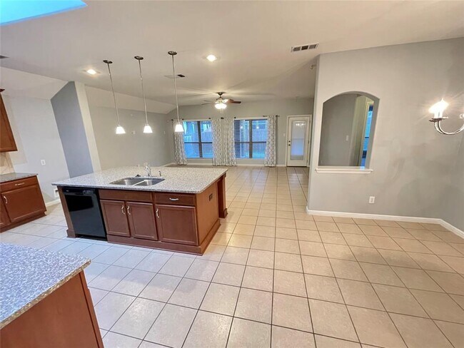 633 Goldstone Lane, Fort Worth, TX 76131 photo 3