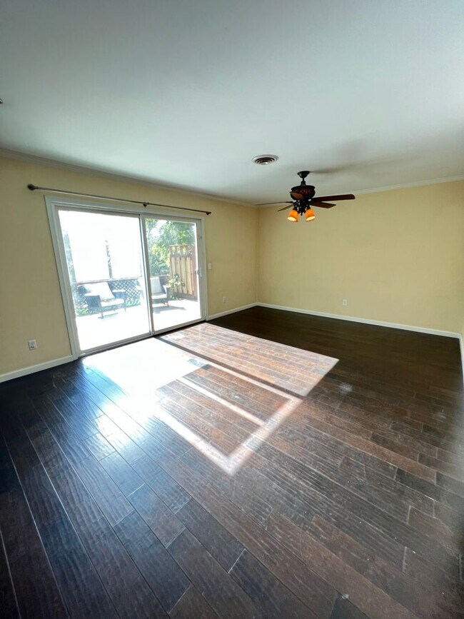 Three Bedrooms Two Bathrooms in Lakeside photo 5