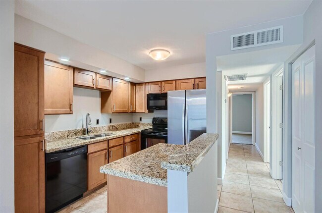 1241 E Medlock Dr Phoenix, AZ 85014 photo 2