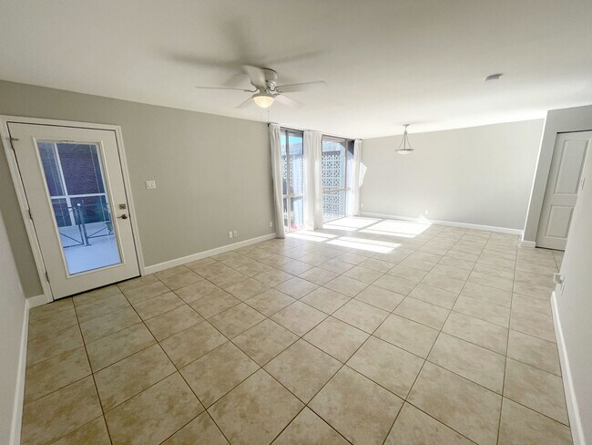 1241 E Medlock Dr Phoenix, AZ 85014 photo 3