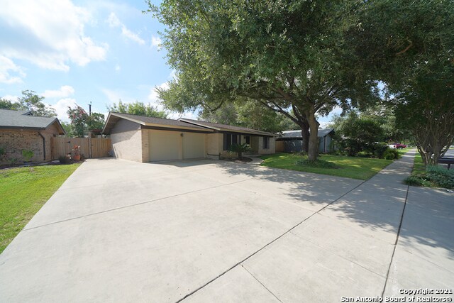 9802 La Rue St San Antonio, TX 78217 photo 4