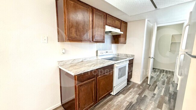 4220 N 69th Ln Phoenix, AZ 85033 photo 3