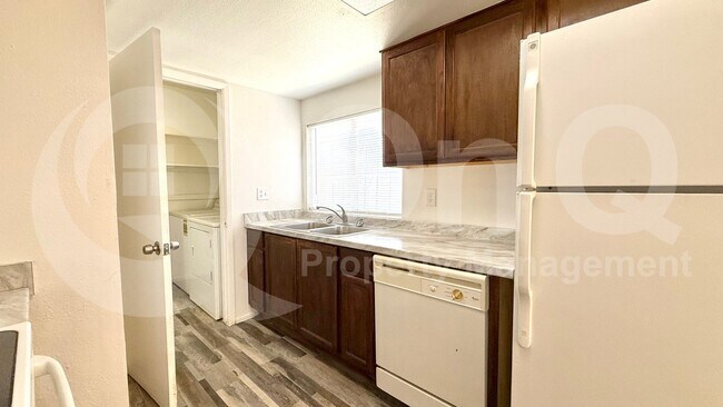 4220 N 69th Ln Phoenix, AZ 85033 photo 5