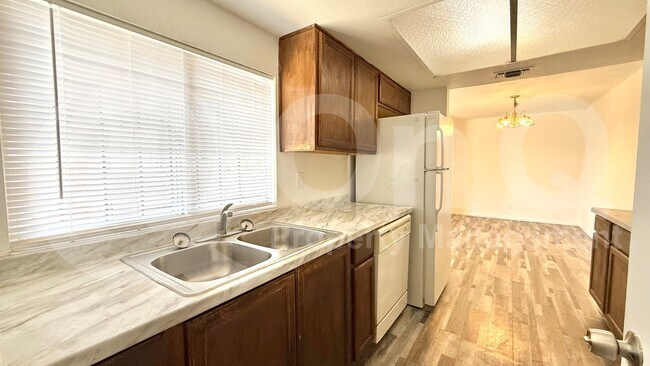 4220 N 69th Ln Phoenix, AZ 85033 photo 4