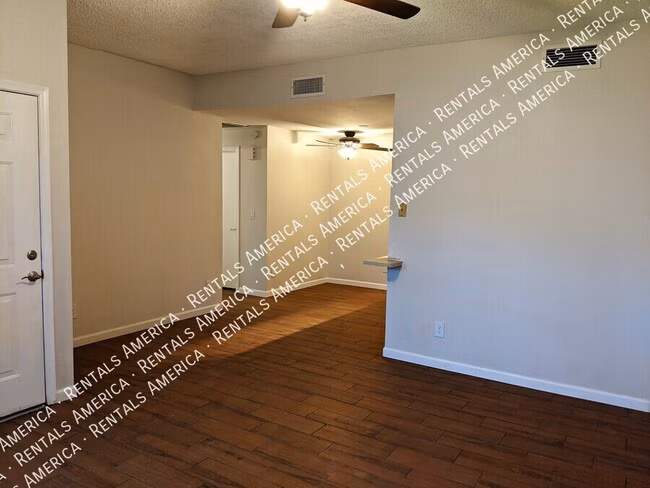 8888 N 47th Ave Glendale, AZ 85302 photo 4
