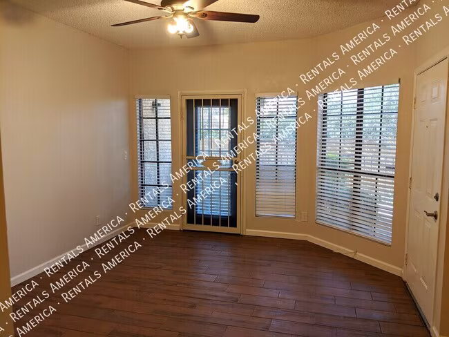 8888 N 47th Ave Glendale, AZ 85302 photo 2