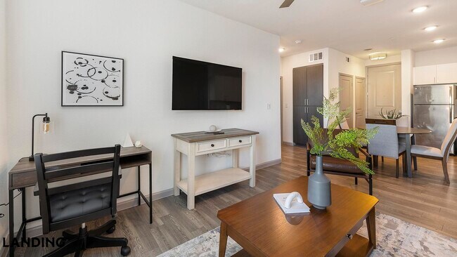 1001 S Center St Arlington, TX 76010 photo 3