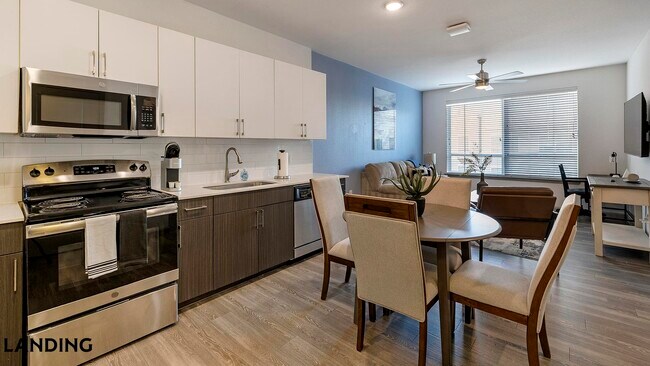 1001 S Center St Arlington, TX 76010 photo 4