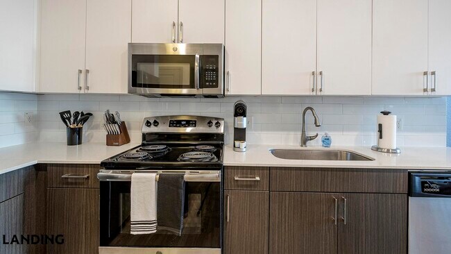 1001 S Center St Arlington, TX 76010 photo 5