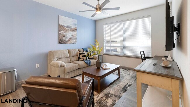 1001 S Center St Arlington, TX 76010 photo 2