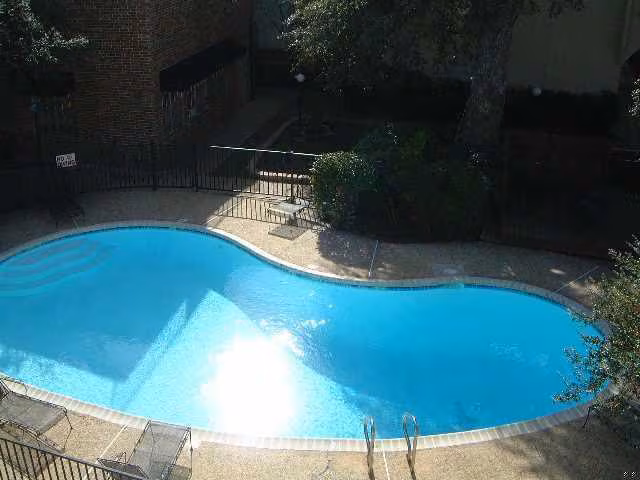 910 Duncan Ln Austin, TX 78705 photo 2
