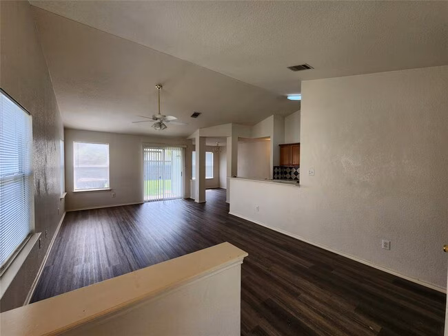 111 Prairie Springs Cove, Georgetown, TX 78626 photo 2