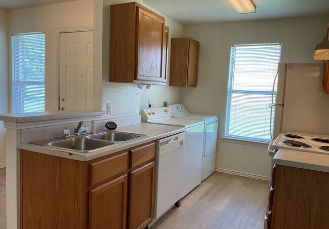 5705 Greengate Dr Killeen, TX 76543 photo 2