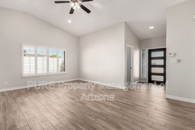 6884 E Kings Ave photo 2