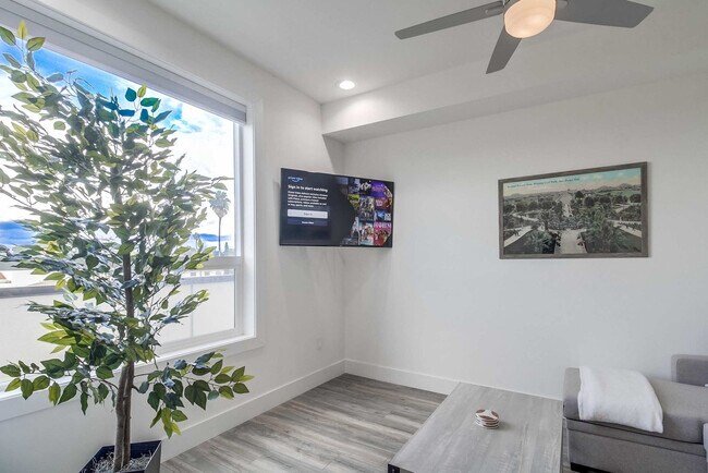 4505 Park Blvd San Diego, CA 92116 photo 2