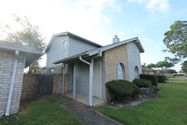 6573 South Briar Bayou Drive, Houston, TX 77072 photo 5