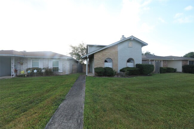 6573 South Briar Bayou Drive, Houston, TX 77072 photo 4
