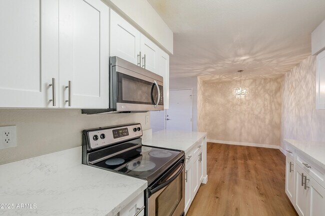 5995 N 78th St Scottsdale, AZ 85250 photo 2