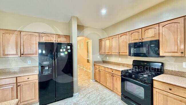 43346 Lindgren Dr Maricopa, AZ 85138 photo 4